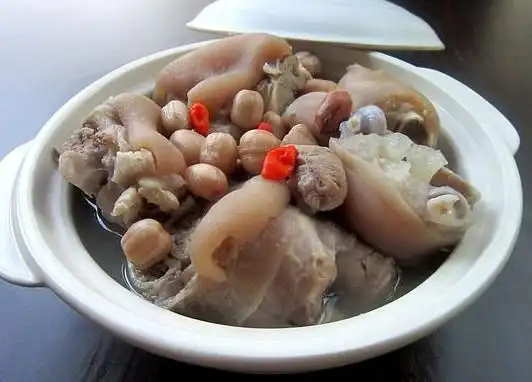 【菜名】花生炖猪蹄