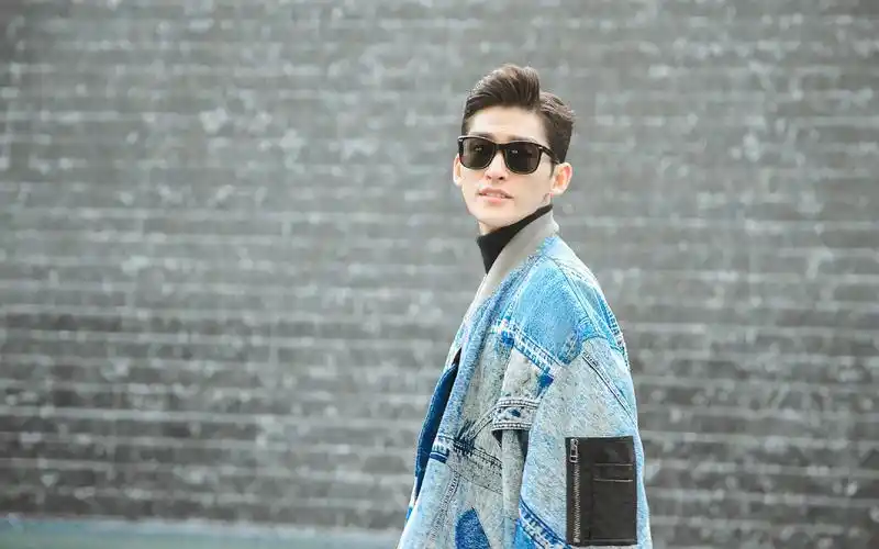 张翰时尚帅气街拍写真,高清图片-壁纸族