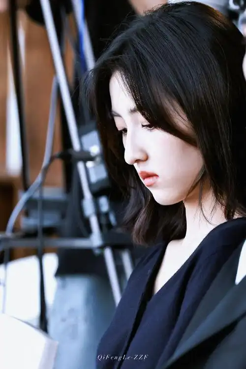 张子枫超话98#张子枫天生属于镜头#9820230527|海浪电影周城市在