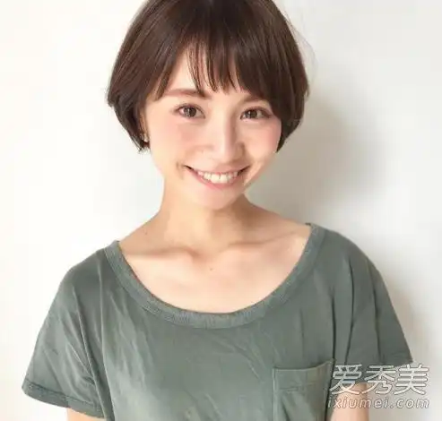 鲍伯头适合什么脸型 短发微卷鲍勃头图片