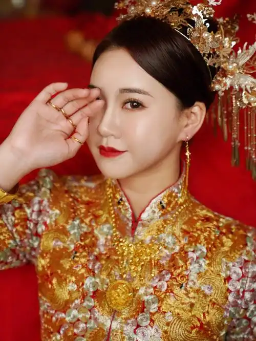 中式婚礼造型拍照动作