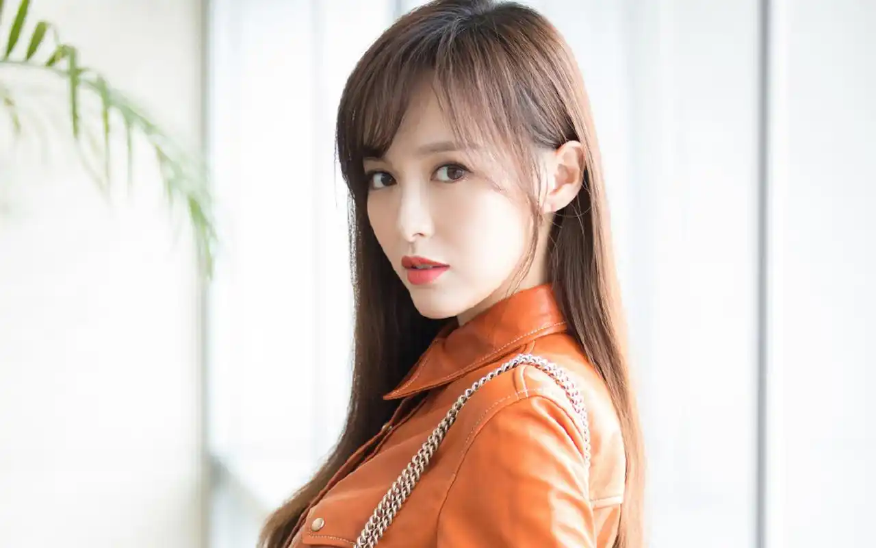 上一张 下一张 简介 唐嫣知性优雅写真图片高清壁纸