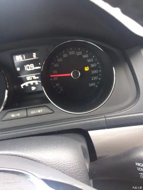 胎压报警亮了.给大家分享下.