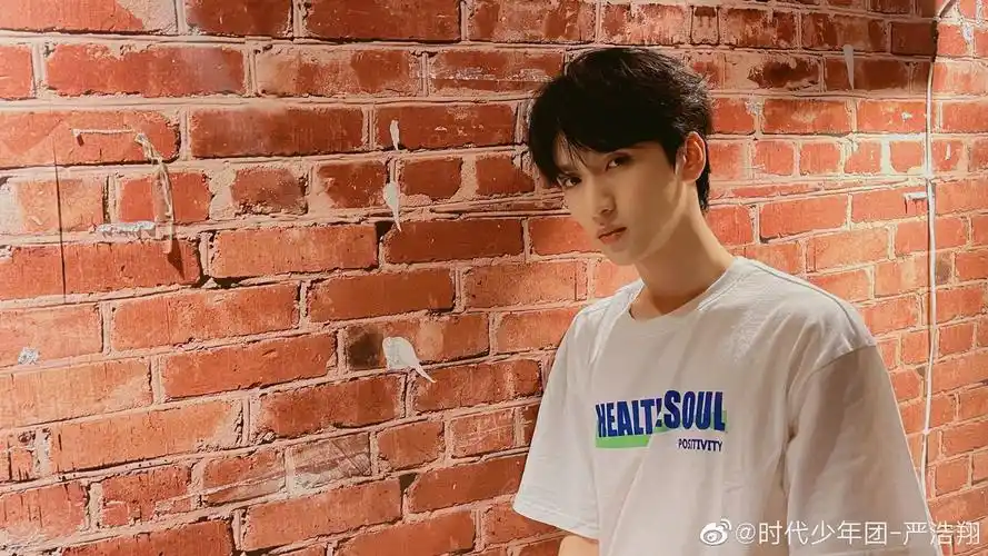 严浩翔测的不是灯光,是我们的心_高清图集_新浪网