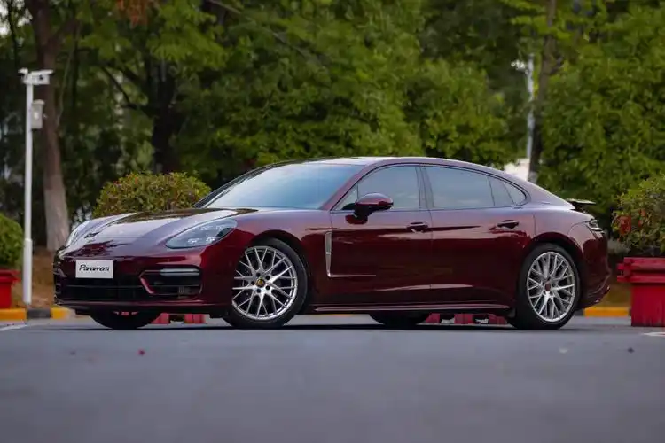 车厘子红保时捷帕拉梅拉行政加长好看不