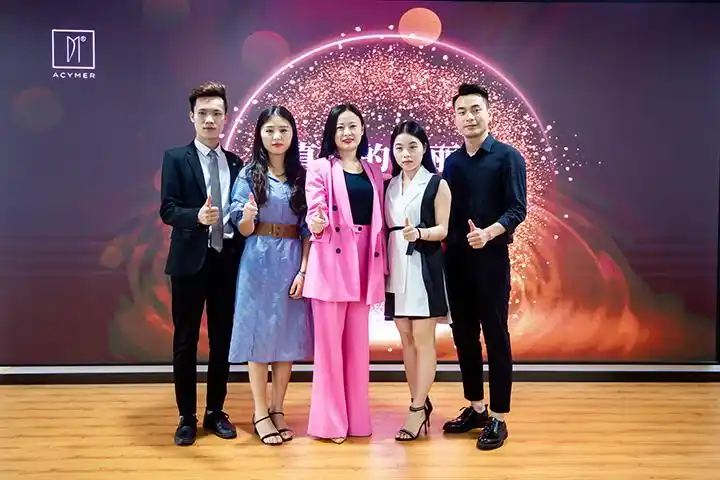 "伊的家护肤导师团莅临创美研究院"的参观学习探讨会