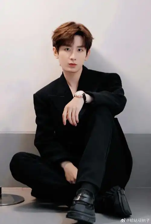 成毅×傅诗淇黑西装又是深v鲨桃子血曹已空#成毅