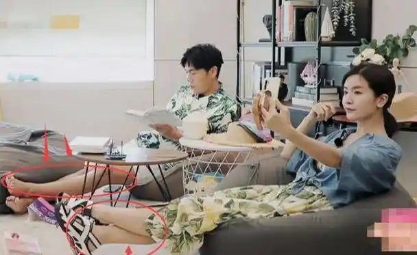 李晟同框,两人同样伸着腿,腿围引热议:女生看了都心动_图片_姜潮_婆婆