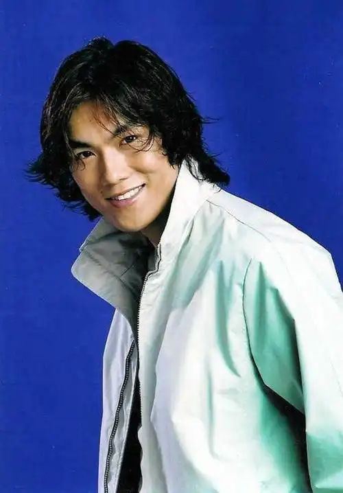 《隐秘的角落》:看到秦昊年轻时的发型,终于相信他不是真的秃了