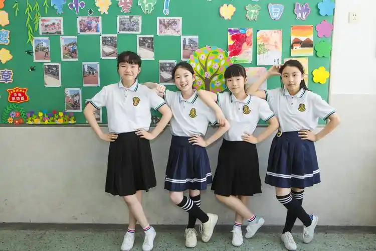 2019届朱家角小学五(4)班毕业照合影部分