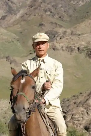 《化剑》央一热播 邢佳栋扮演"最可爱的人"