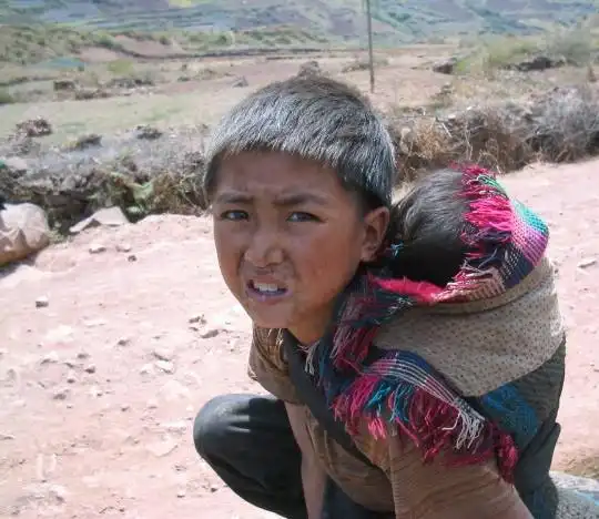 让我们认识一下偏远山区农村的贫困孩子吧 - cctv《智慧中国》栏目组