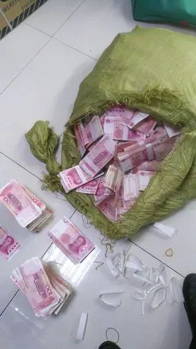 一麻袋的钞票
