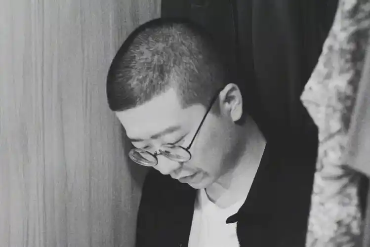 李诞人间不值得但人间有美