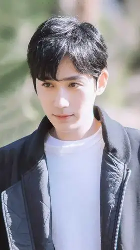 可不可以给我一些朱一龙的照片啊? - 知乎