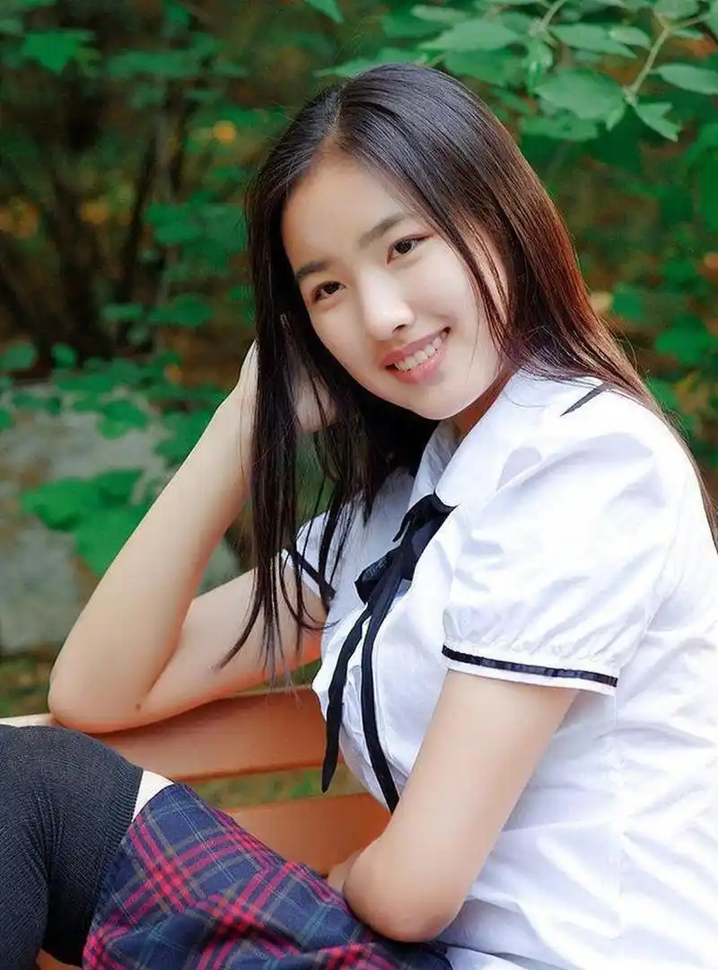 清秀可爱的小学妹,即使素颜也很漂亮