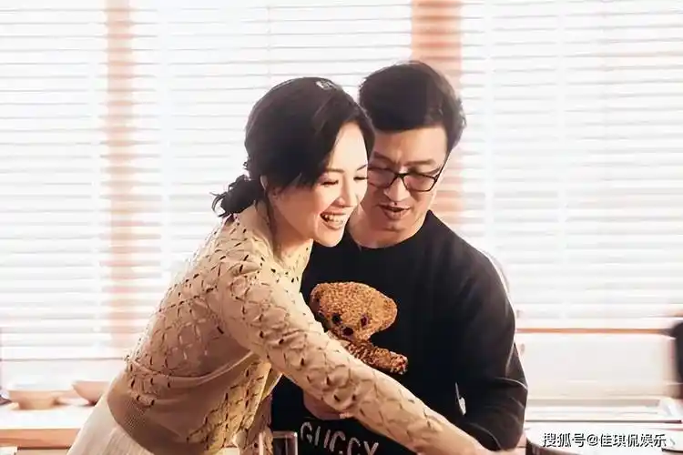 知情人曝章子怡离婚原因,曝汪峰爱赌不顾家,吃散伙饭画面曝光_婚姻