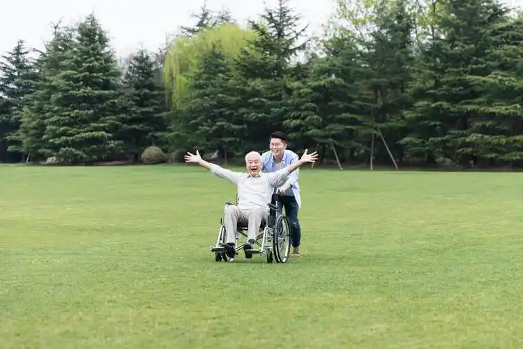 兰亭护肤雨鑫老师:父母在,人生尚有来处;父母去,人生只剩归途