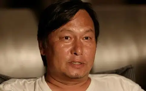 的加入,湖南卫视自制剧《不一样的美男子》的导演丁仰国可是又爱又恨