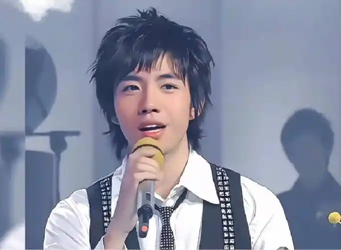 "俞灏明朋友圈晒幸福,网友:这是官宣还是文艺范?