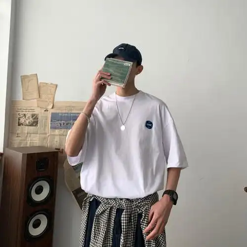 包邮 2020夏季新品圆领套头宽松oversize刺绣下摆破洞男生港风短袖t恤