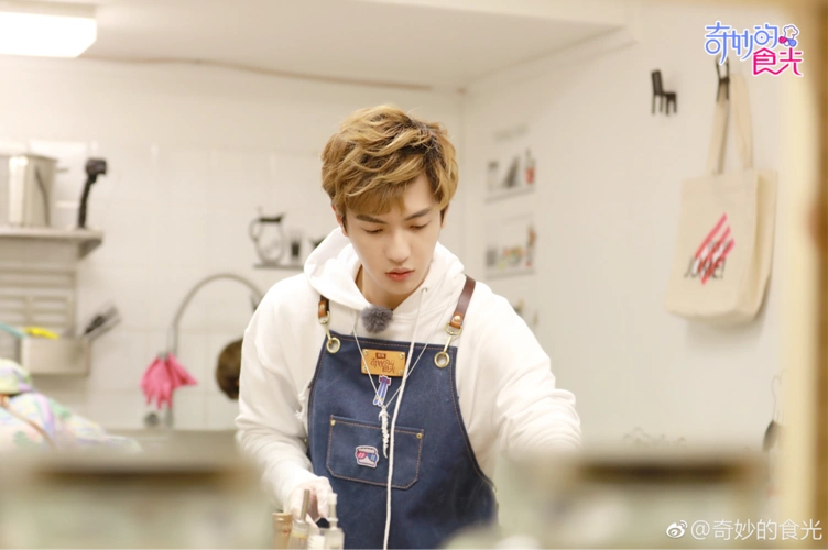 《奇妙的食光》上线 董岩磊厨房c位展技能成女友粉下饭新宠