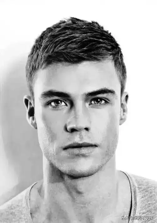 头条问答 - 国字脸男士适合留什么发型?(67个回答)