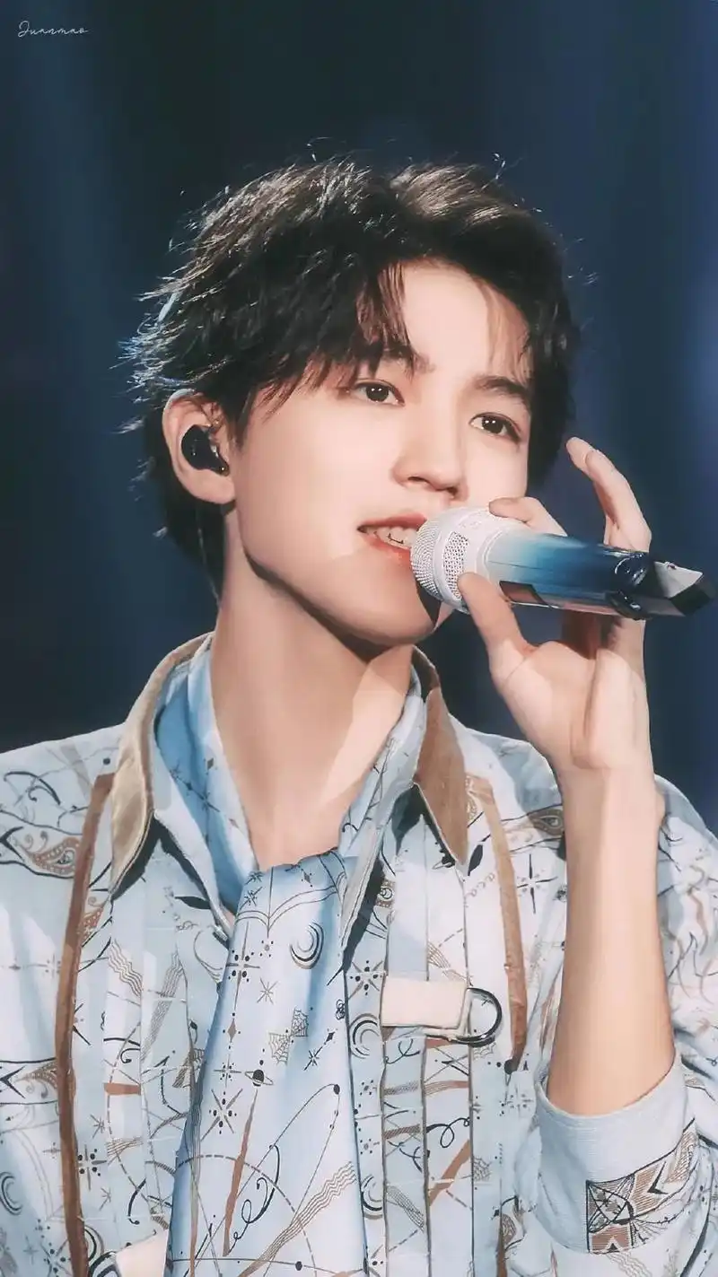 从唐诗宋词到元曲明清文辞,仍觉不及想看更多王俊凯壁纸,欢迎关注我喔