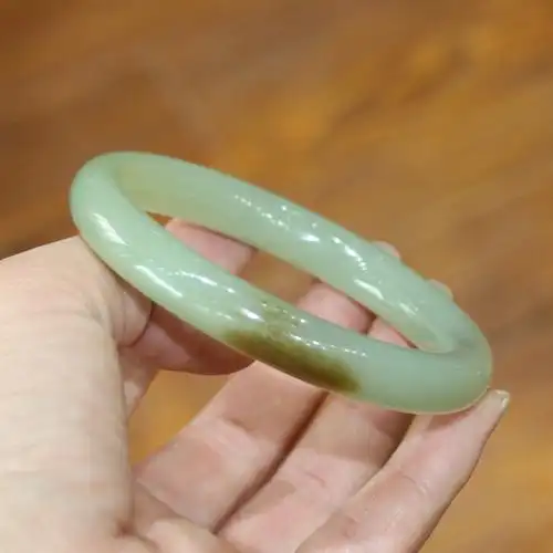 小石头和田玉和田玉山料青白玉手镯60xx017