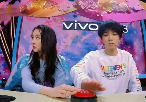 有喜欢华晨宇跟关晓彤的吗?