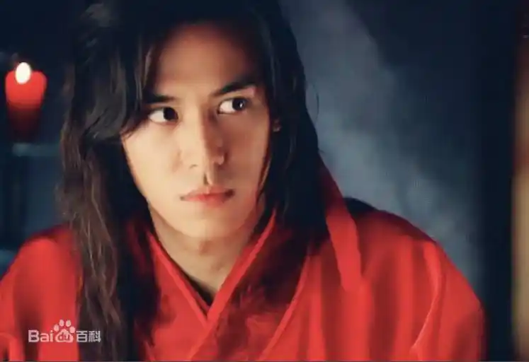 因为参演了电视剧《天涯明月刀》,饰演男二号"叶开"一角,陈楚河的人气