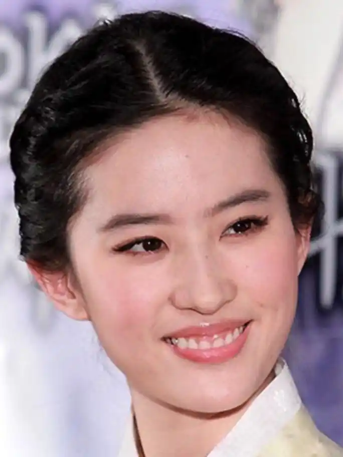 刘亦菲另外一个颜值bug就是笑露牙龈↓刘亦菲的牙齿_圈子-新氧美容