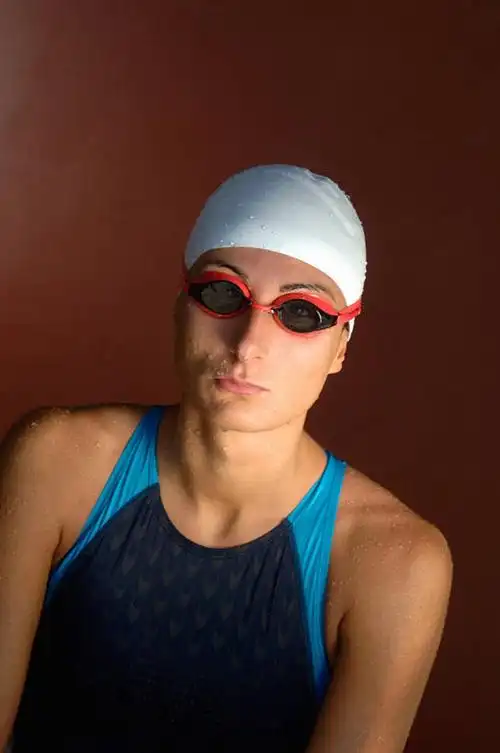 西方人,脸,头,脸颊,脖子,一个人,运动员,站,竖图,室内,特写,白天,正面