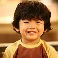 小男孩笑嘻嘻的头像_微信头像图片大全