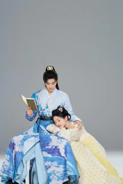 杨超越丁禹兮贴好紧