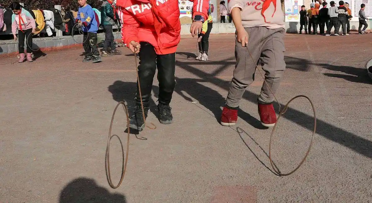 火柴枪,滚铁环,打陀螺……70后农村儿童的娱乐,你还记得哪些