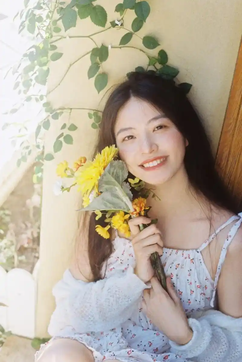 阳光明媚.#宇宙的有趣我才不在意 ##摄影 #治愈系笑容 # - 抖音