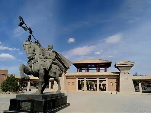 向敦煌方向,离敦煌西南70公里处到甘肃的第一个景区"阳关"