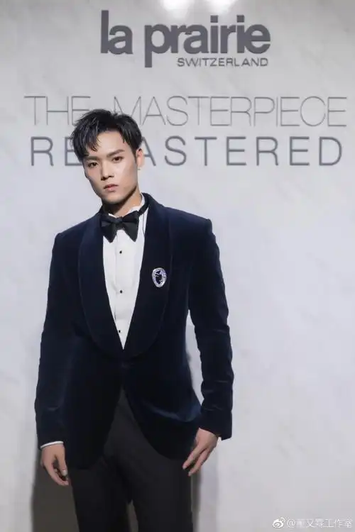 董又霖[超话]#@jeffrey董又霖今晚亮相@laprairie莱珀妮"赋新·大师