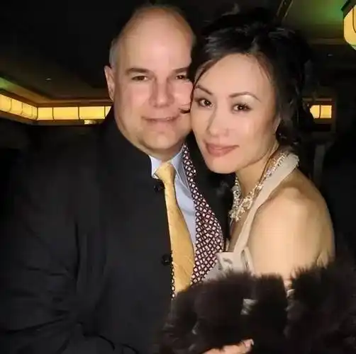 当然,这也得益于奥斯卡对邬君梅的体贴,据悉,当年两人恋爱后,奥斯卡对