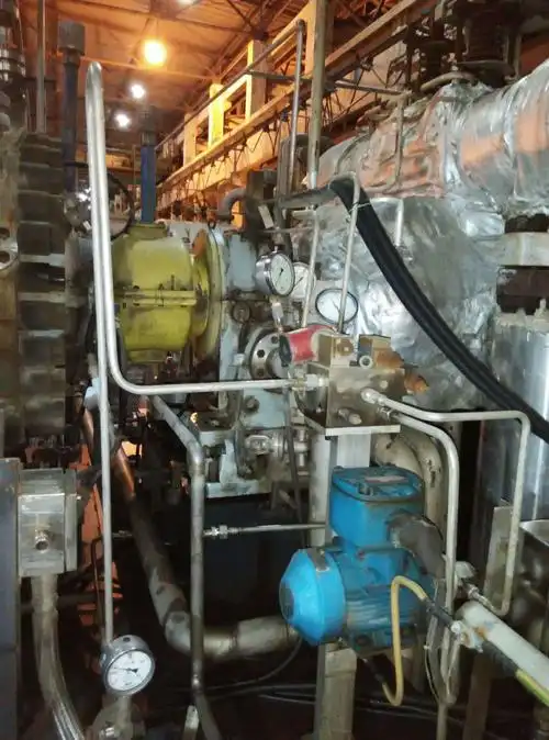 汽轮机的冲压式液压盘车器图片显示的是我们加氢装置汽轮机冲压式液压