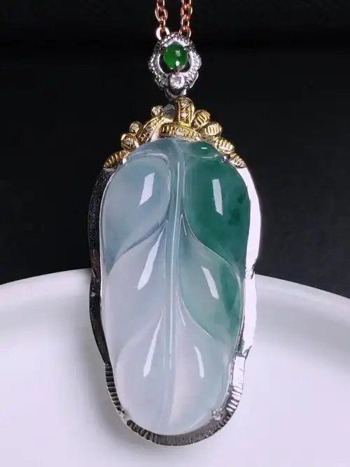 玉石吊坠图片大全(翡翠叶子吊坠图集) - 赤虎壹号