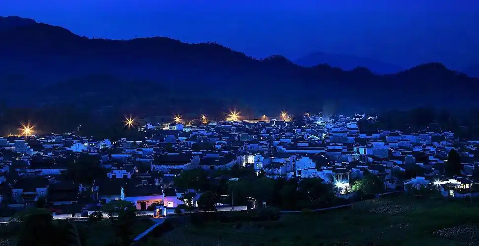 最近几年我把乡村夜景做为拍摄重点,虽然拍摄费时费力,但我还在坚持.