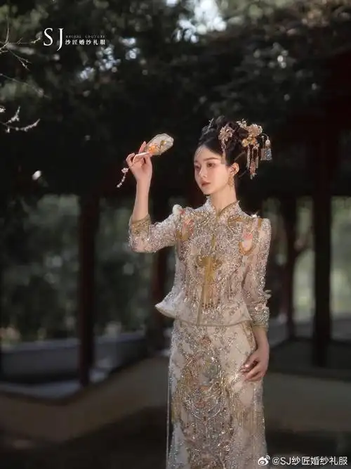 温州新娘造型超话    【sj纱匠x中式秀禾】    一袭中式香槟色系秀禾