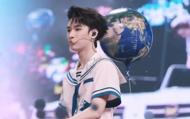 严浩翔|渐暖/背对地球奔跑高清4k直拍focus 时代少年团叁重楼四周年