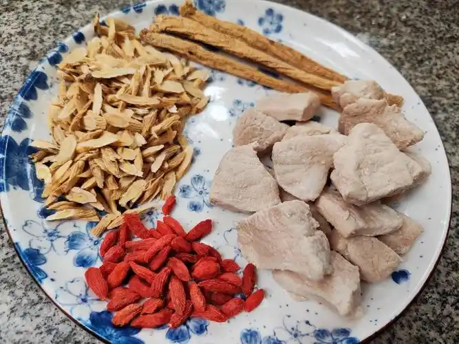 黄芪党参枸杞瘦肉汤