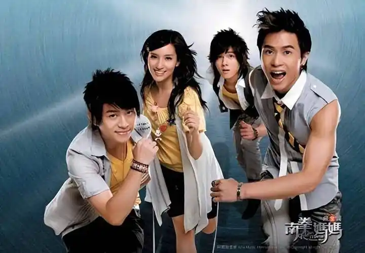 成员lara,张杰先后离开了组合,2012年,宇豪加入了男子组合"小宇宙",也