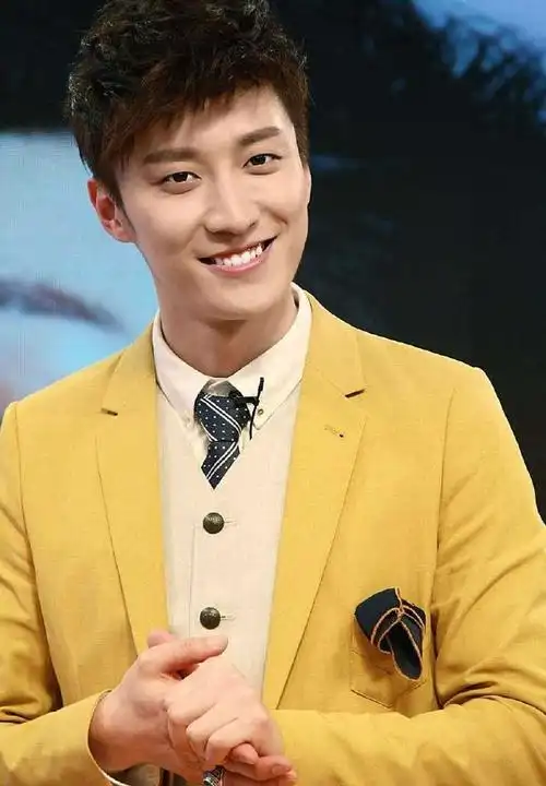 乔任梁超话#晚安#我最爱的,最善良的,最爱粉色的大男孩,微笑王子06