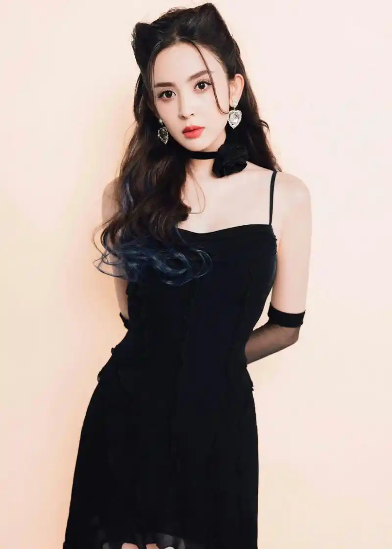 古力娜扎,火星情报局美图. #娱乐最前沿