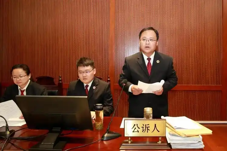 检察院公诉一处王伟案件:邓某故意杀人案地点:济宁市中级人民法院时间